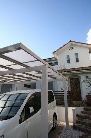 春日井市 輸入住宅カーポート 木調アルミ