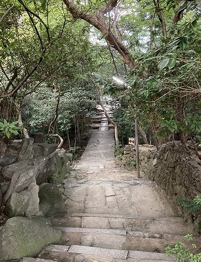 畑土を名古屋市 長楽寺にお届け(寺社内)