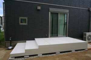 白いデッキの設置例